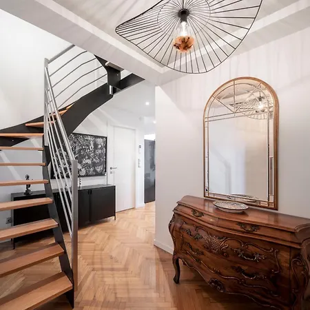 Triplex Gallia Luxe Apartment